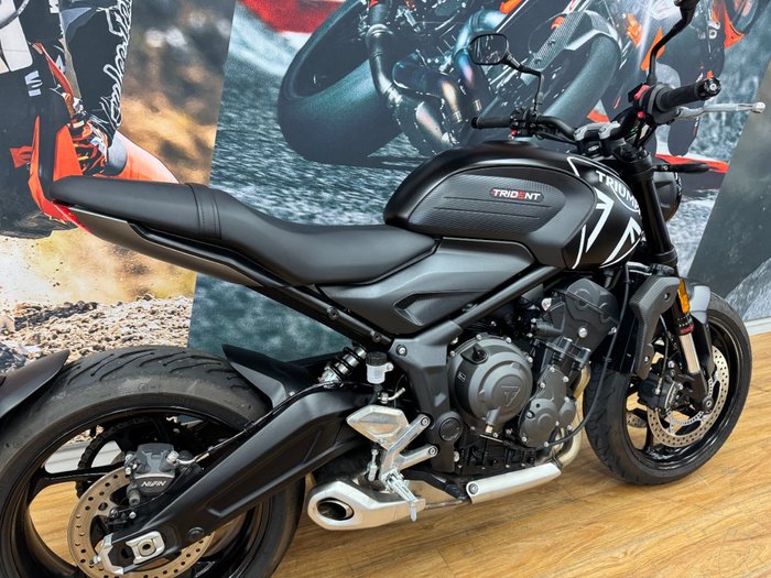 2023 Triumph TRIDENT 660 MATT JETT BLACK