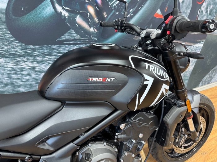2023 Triumph TRIDENT 660 MATT JETT BLACK