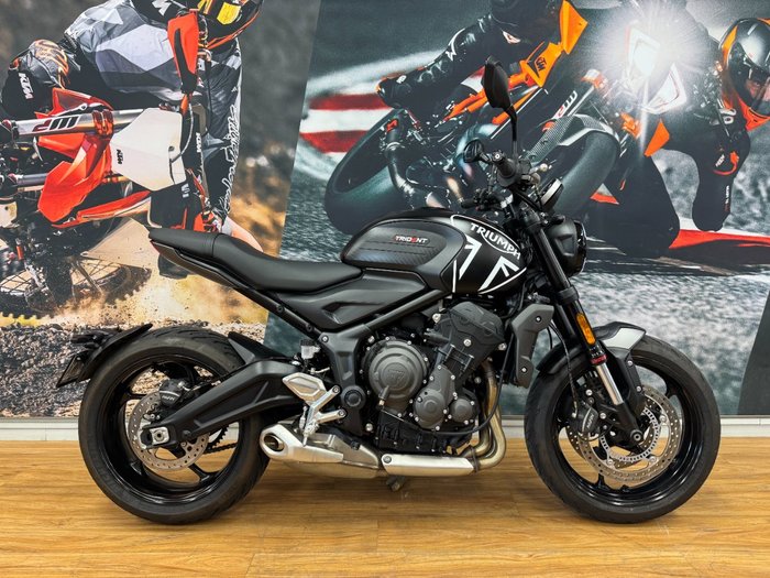 2023 Triumph TRIDENT 660 MATT JETT BLACK
