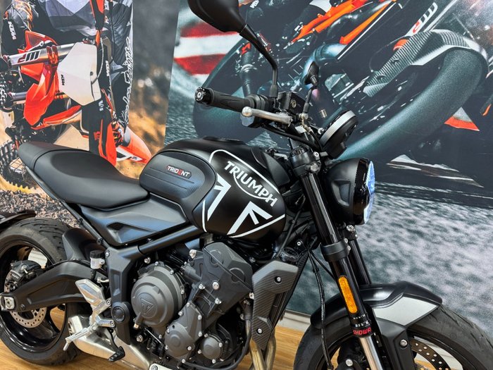 2023 Triumph TRIDENT 660 MATT JETT BLACK