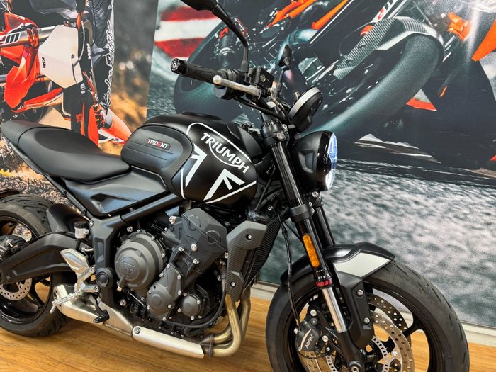 2023 Triumph TRIDENT 660 MATT JETT BLACK