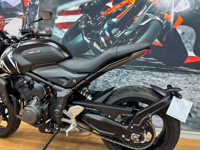 2023 Triumph TRIDENT 660 MATT JETT BLACK