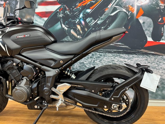 2023 Triumph TRIDENT 660 MATT JETT BLACK