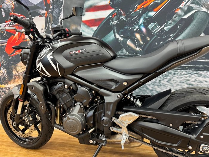 2023 Triumph TRIDENT 660 MATT JETT BLACK