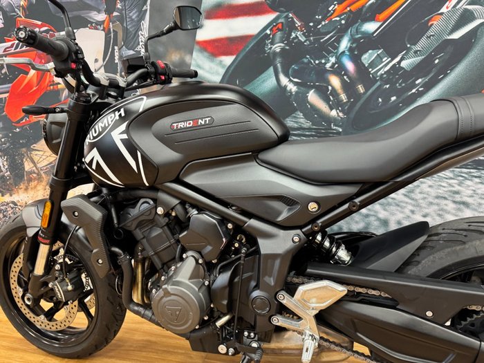 2023 Triumph TRIDENT 660 MATT JETT BLACK