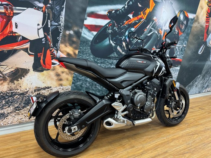 2023 Triumph TRIDENT 660 MATT JETT BLACK
