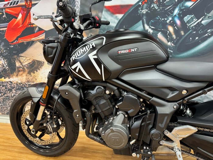 2023 Triumph TRIDENT 660 MATT JETT BLACK