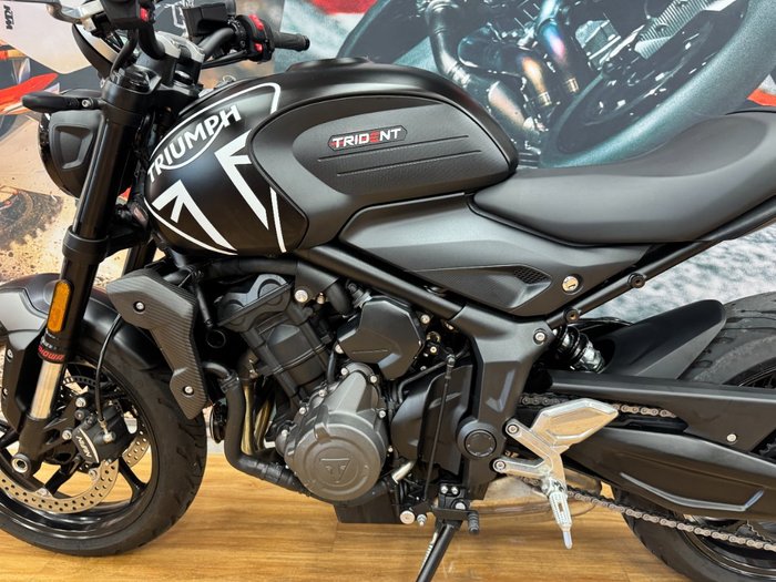 2023 Triumph TRIDENT 660 MATT JETT BLACK
