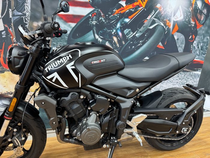 2023 Triumph TRIDENT 660 MATT JETT BLACK