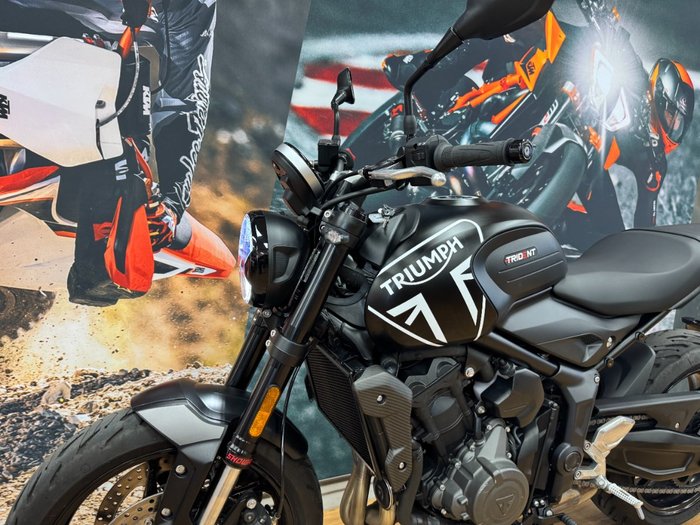 2023 Triumph TRIDENT 660 MATT JETT BLACK