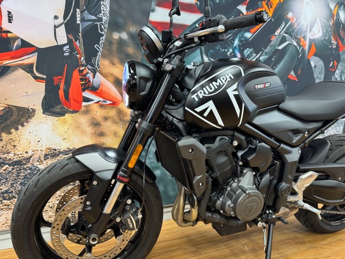 2023 Triumph TRIDENT 660 MATT JETT BLACK
