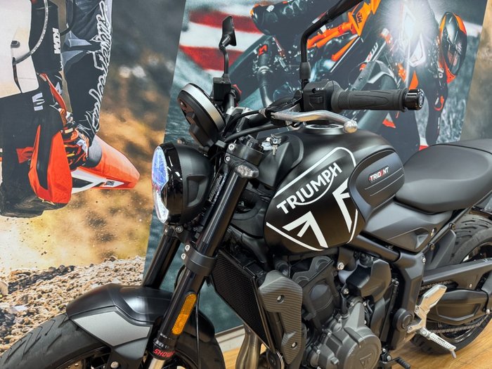 2023 Triumph TRIDENT 660 MATT JETT BLACK