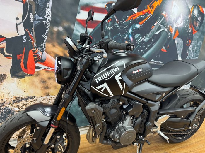 2023 Triumph TRIDENT 660 MATT JETT BLACK