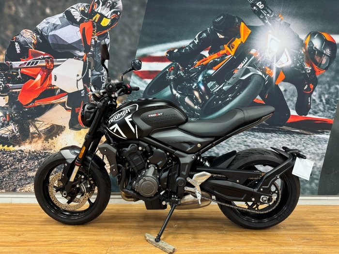 2023 Triumph TRIDENT 660 MATT JETT BLACK