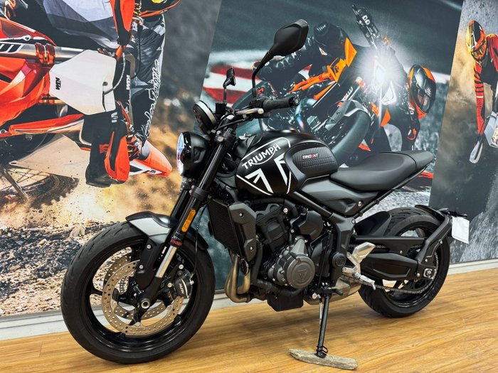 2023 Triumph TRIDENT 660 MATT JETT BLACK