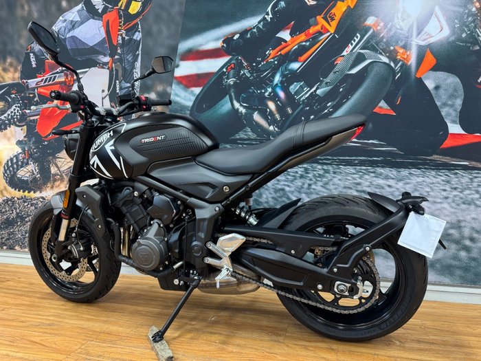 2023 Triumph TRIDENT 660 MATT JETT BLACK