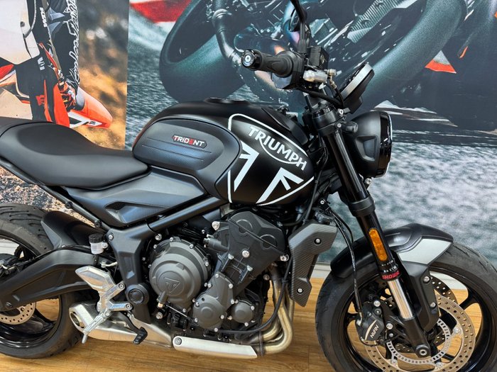 2023 Triumph TRIDENT 660 MATT JETT BLACK