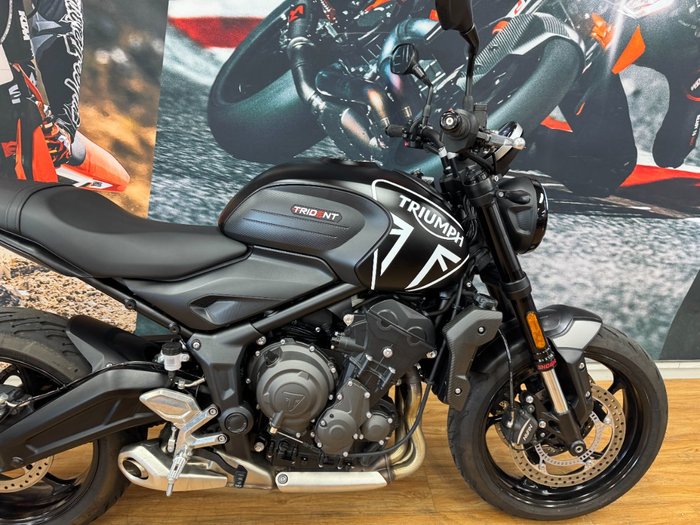 2023 Triumph TRIDENT 660 MATT JETT BLACK