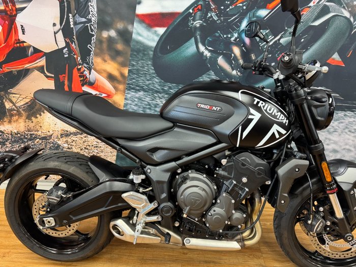 2023 Triumph TRIDENT 660 MATT JETT BLACK