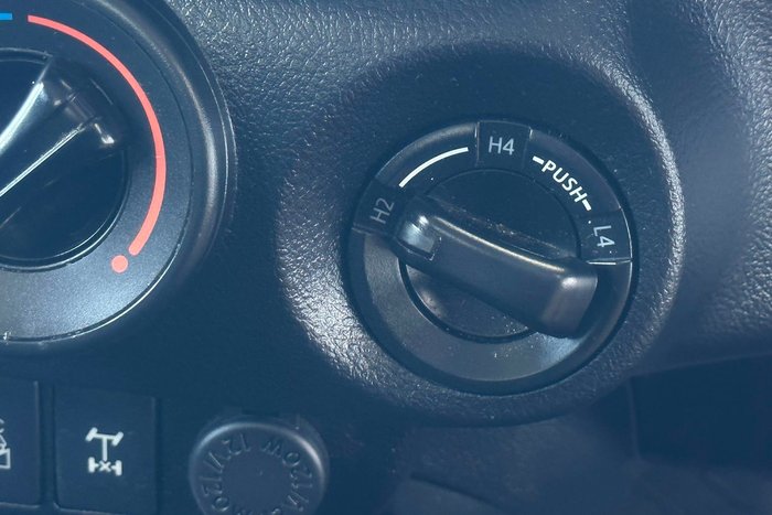2020 Toyota Hilux SR