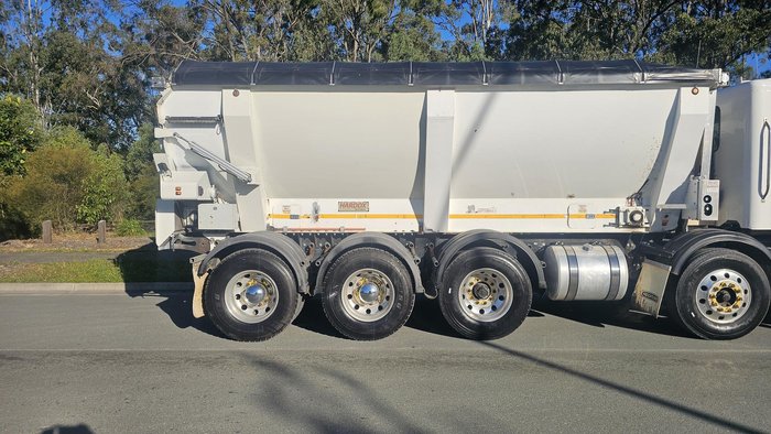2014 Freightliner Flx C1112 White