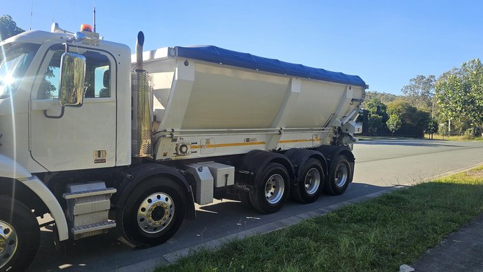 2014 Freightliner Flx C1112 White