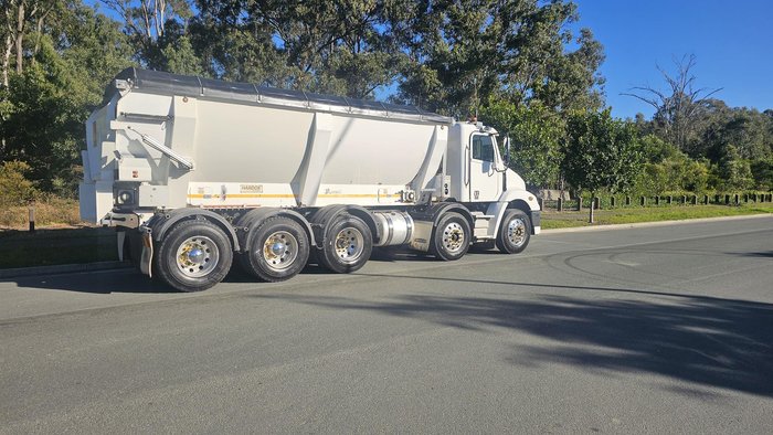 2014 Freightliner Flx C1112 White