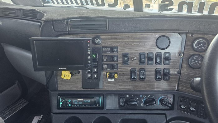 2014 Freightliner Flx C1112 White