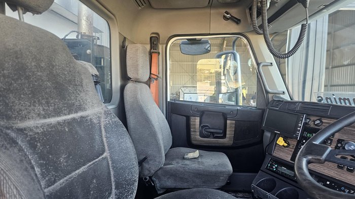 2014 Freightliner Flx C1112 White