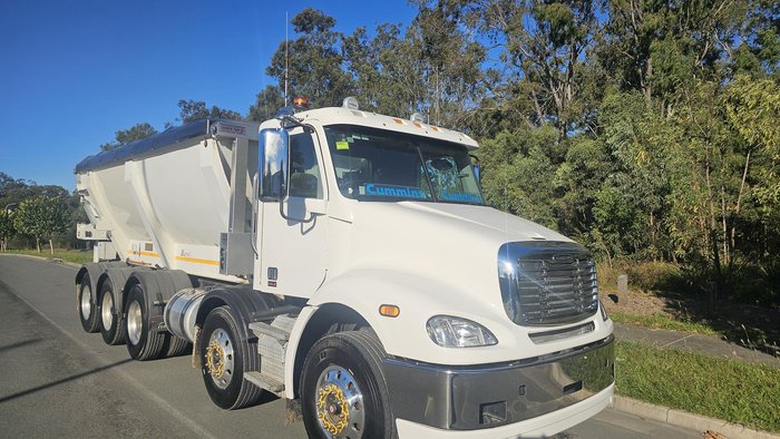 2014 Freightliner Flx C1112 White