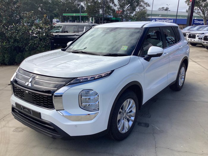 2025 Mitsubishi Outlander ES