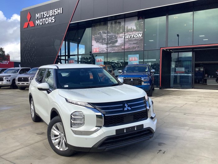 2025 Mitsubishi Outlander ES
