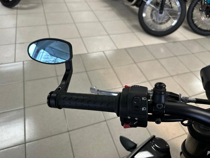 2013 Triumph Speed Triple 1050 SE Speed Triple Silver