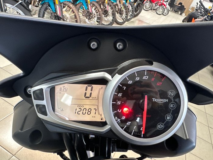 2013 Triumph Speed Triple 1050 SE Speed Triple Silver