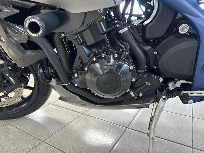 2013 Triumph Speed Triple 1050 SE Speed Triple Silver