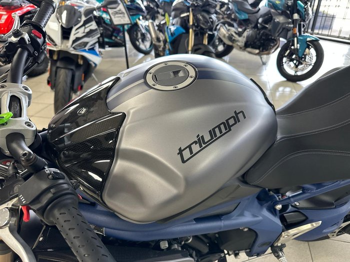 2013 Triumph Speed Triple 1050 SE Speed Triple Silver