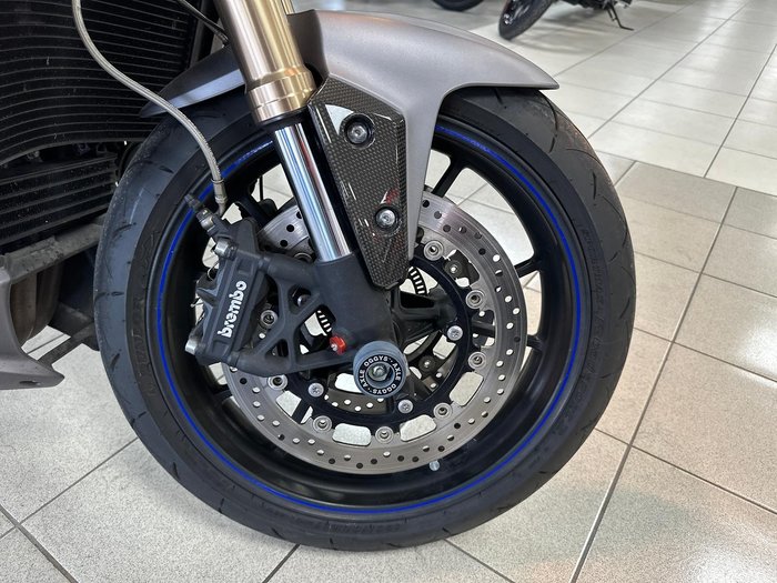 2013 Triumph Speed Triple 1050 SE Speed Triple Silver
