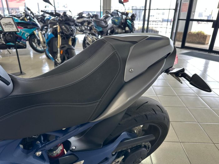 2013 Triumph Speed Triple 1050 SE Speed Triple Silver