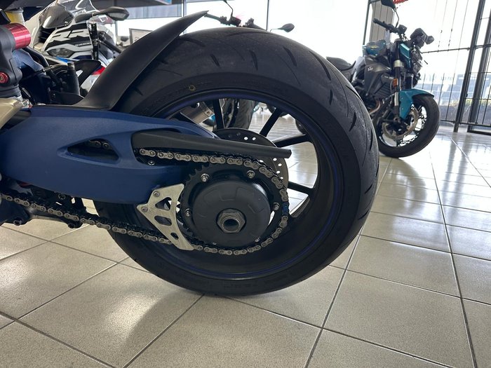 2013 Triumph Speed Triple 1050 SE Speed Triple Silver