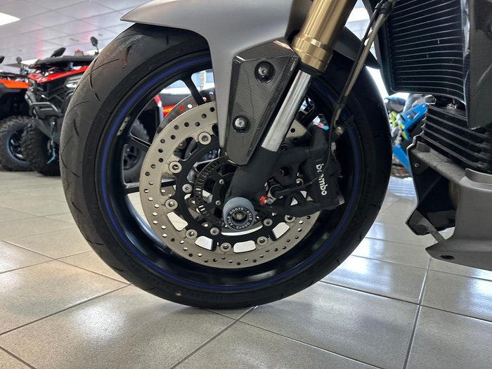 2013 Triumph Speed Triple 1050 SE Speed Triple Silver