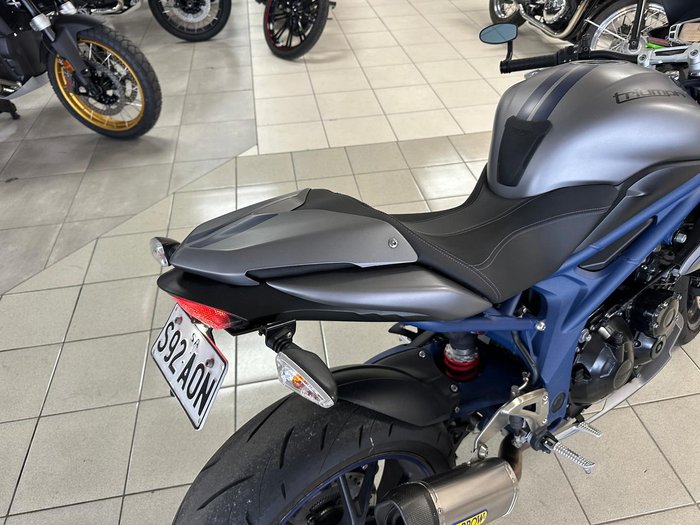 2013 Triumph Speed Triple 1050 SE Speed Triple Silver