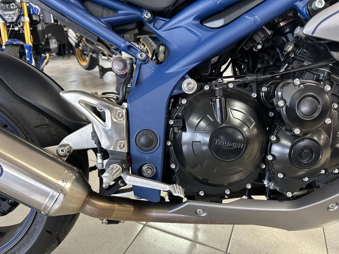 2013 Triumph Speed Triple 1050 SE Speed Triple Silver