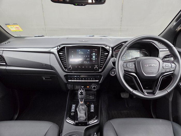 2025 Isuzu D-MAX BLADE