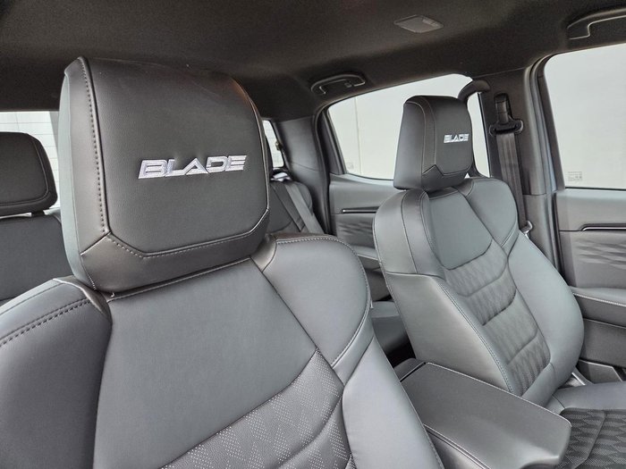 2025 Isuzu D-MAX BLADE