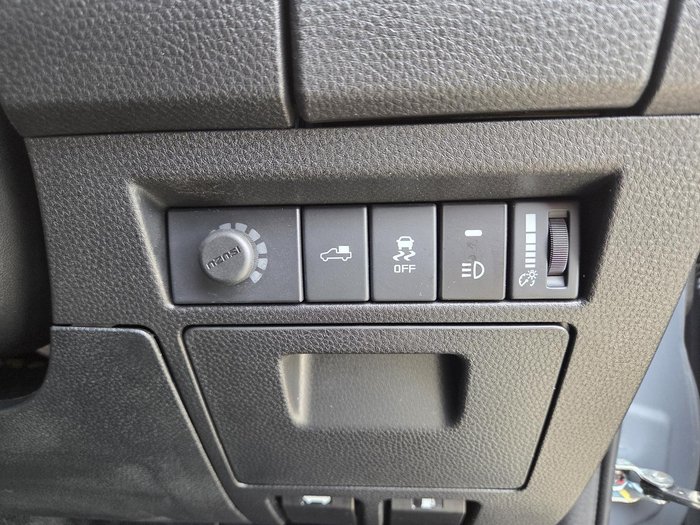 2025 Isuzu D-MAX BLADE