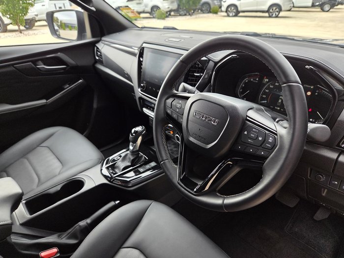 2025 Isuzu D-MAX BLADE