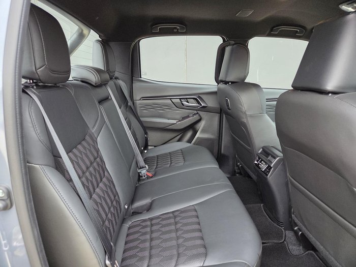 2025 Isuzu D-MAX BLADE