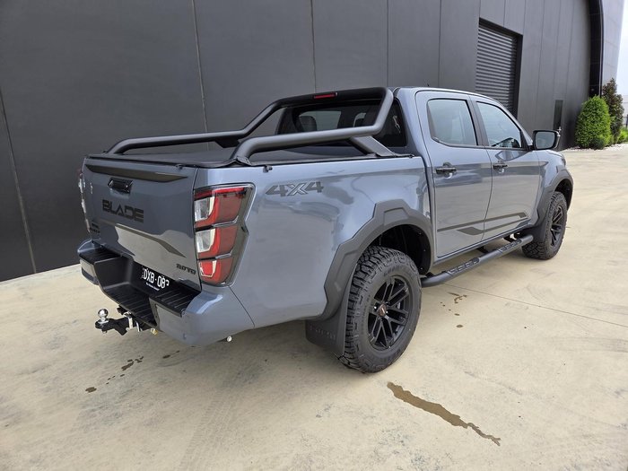 2025 Isuzu D-MAX BLADE