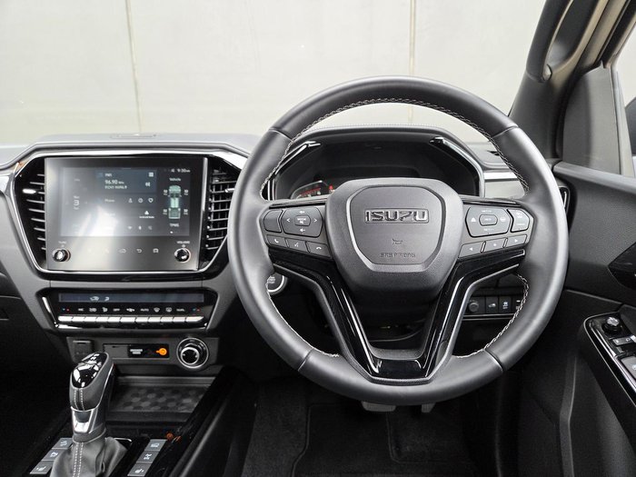 2025 Isuzu D-MAX BLADE