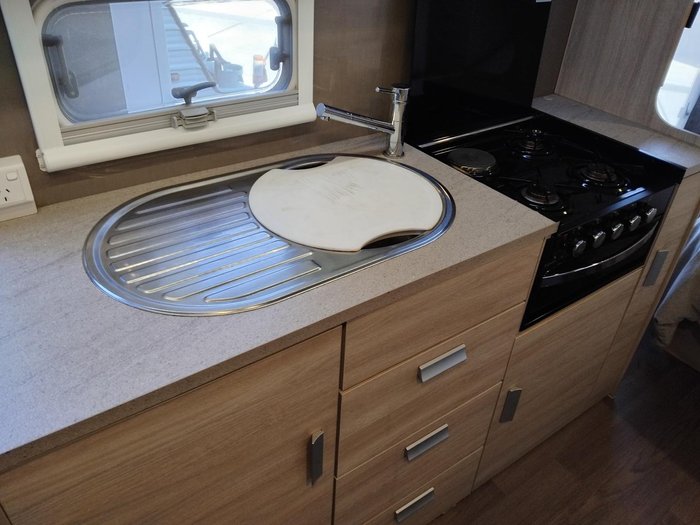 2016 Jayco Journey Couples Pop Top 17.6Ft Sperate Toilet And Shower